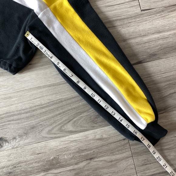 H&M Divided Short Crop Fleece Top Size XS - Picture 9 of 12